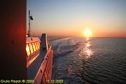 Tramonto in navigazione a bordo dell'Isola di Vulcano - Sunshine on board